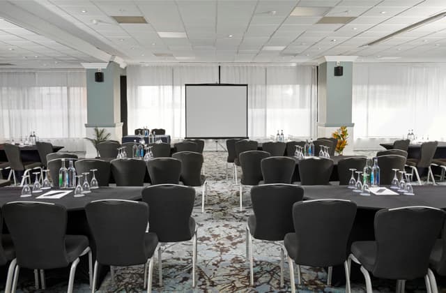 Novotel London West