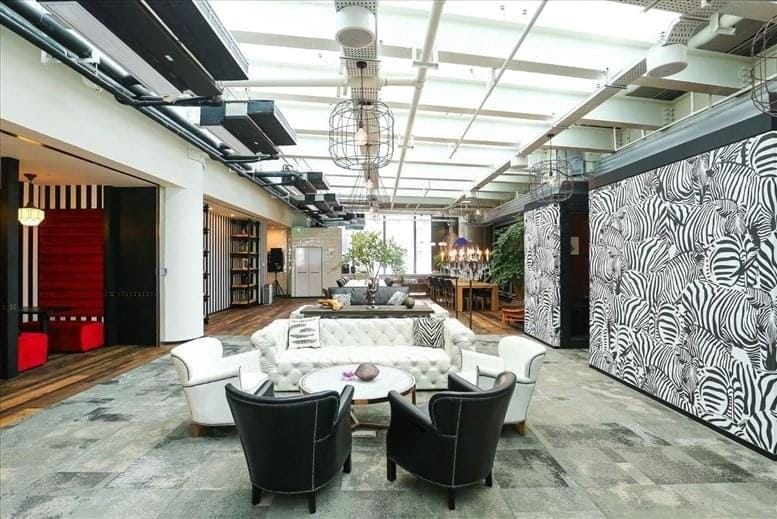 Modern meeting space with zebra-patterned wall for creativity and collaboration events.