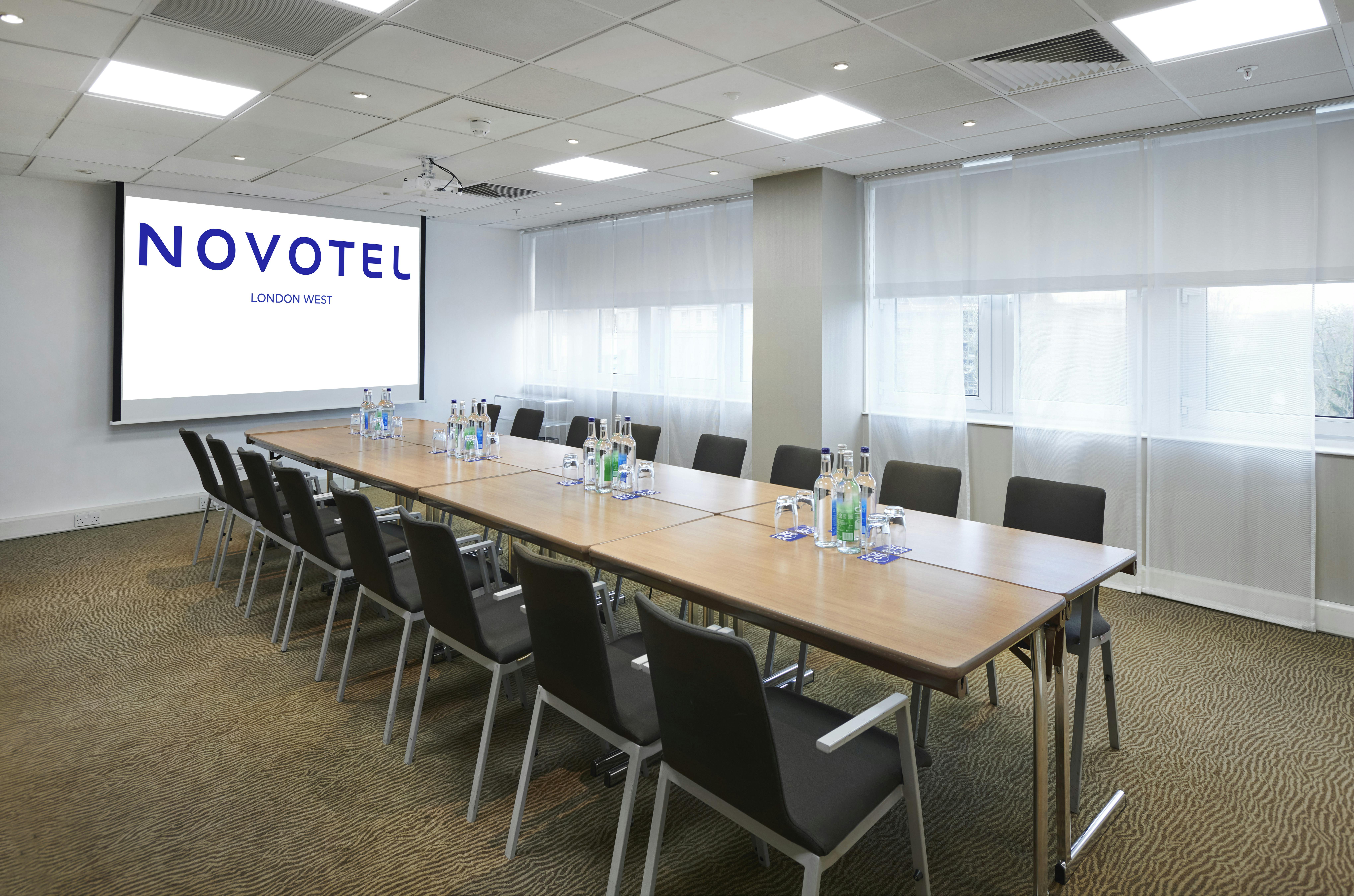 Novotel London West - Graves image 1