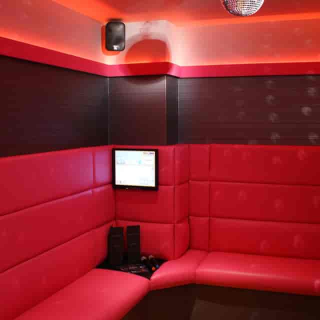 Cozy red meeting space in The Light Redhill for creative gatherings and brainstorming sessions.