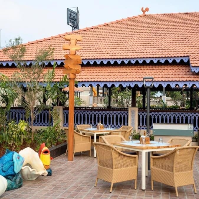 Charming outdoor restaurant venue in Fisherman's Wharf for meetings and events.