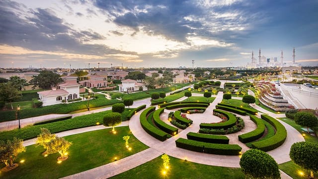 Ritz-Carlton Garden venue with trimmed hedges, ideal for weddings and corporate events.