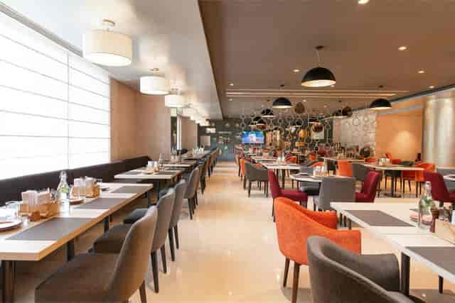 Modern dining space at Grand Mercure Bengaluru, ideal for corporate meetings and events.