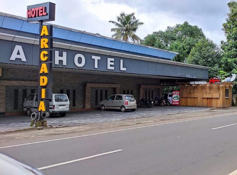 Hotel Arcadia restaurant entrance, ideal for meetings and events, welcoming atmosphere.