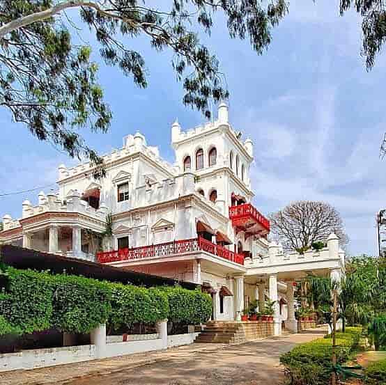 Luxury Suites at Jayamahal Palace: Elegant architecture for upscale meetings and events.
