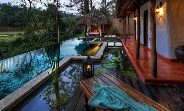 Serene Pool Reserve at Evolve Back: ideal for corporate retreats and gatherings.