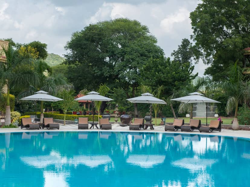 Royal Salute Suite poolside setting for corporate retreats and outdoor networking events.