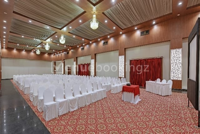 Banquet Hall at Green Leaf Resort, elegant venue for formal gatherings and conferences.