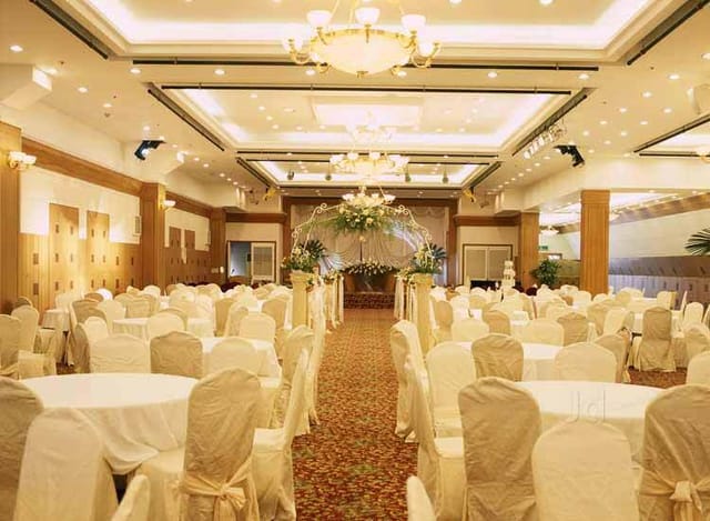 Banquet Halls near Bangalore Golf Club ...