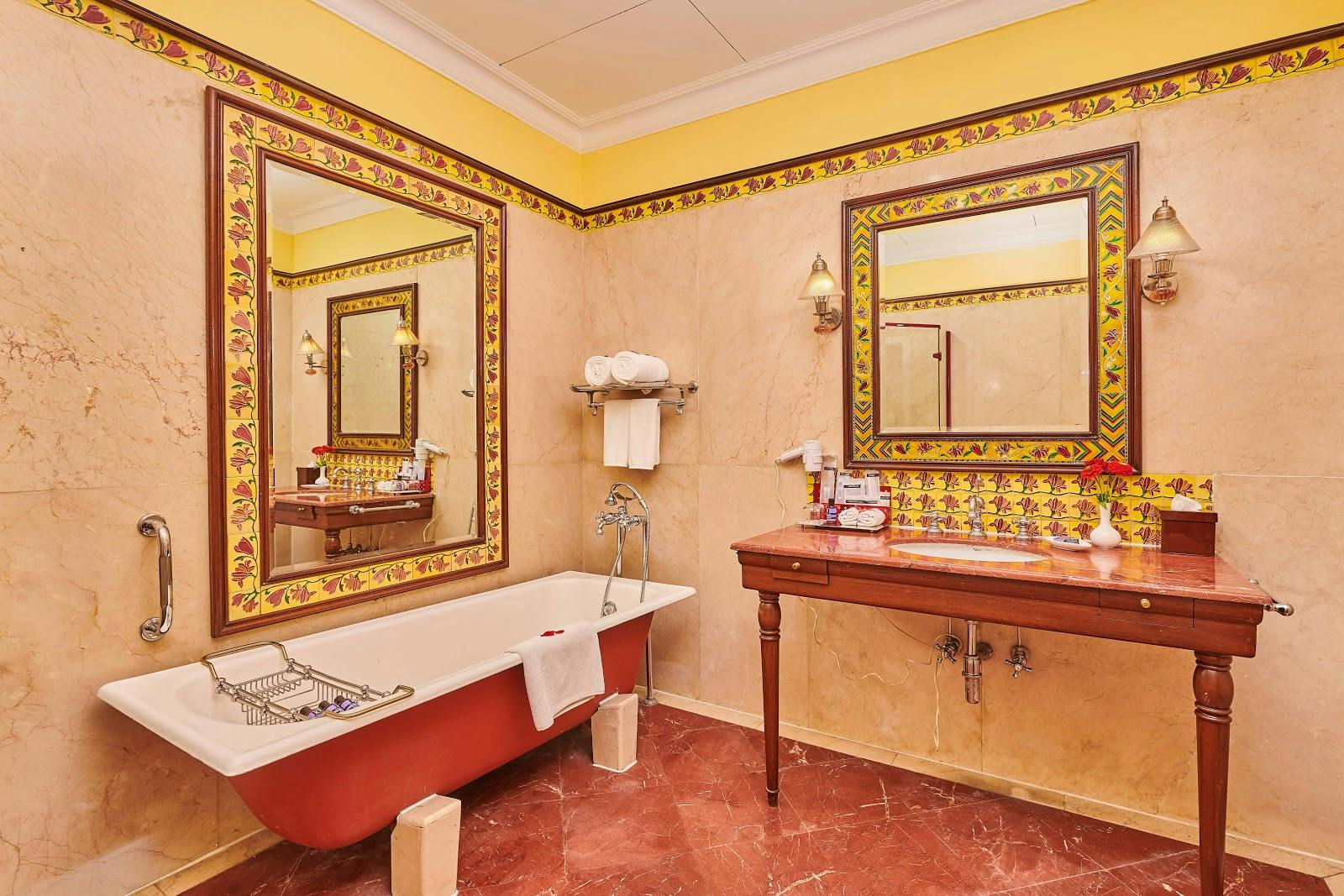 The LaLiT Grand Palace Srinagar - >The LaLiT Grand Palace Srinagar</a>