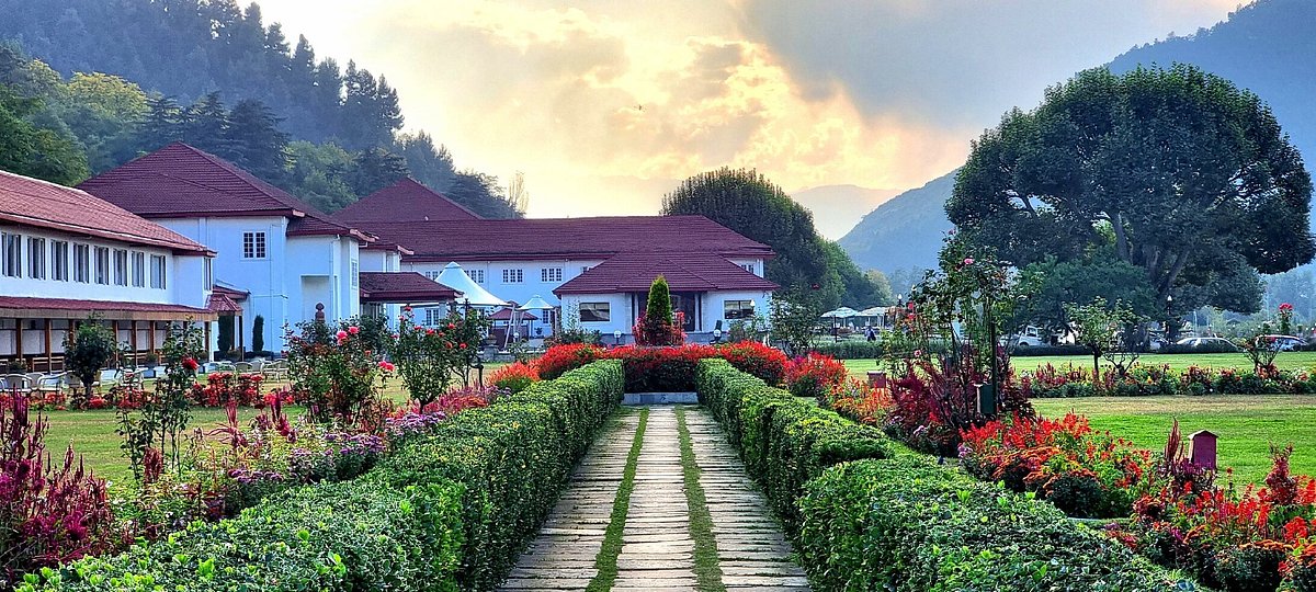 THE LALIT GRAND PALACE SRINAGAR ...
