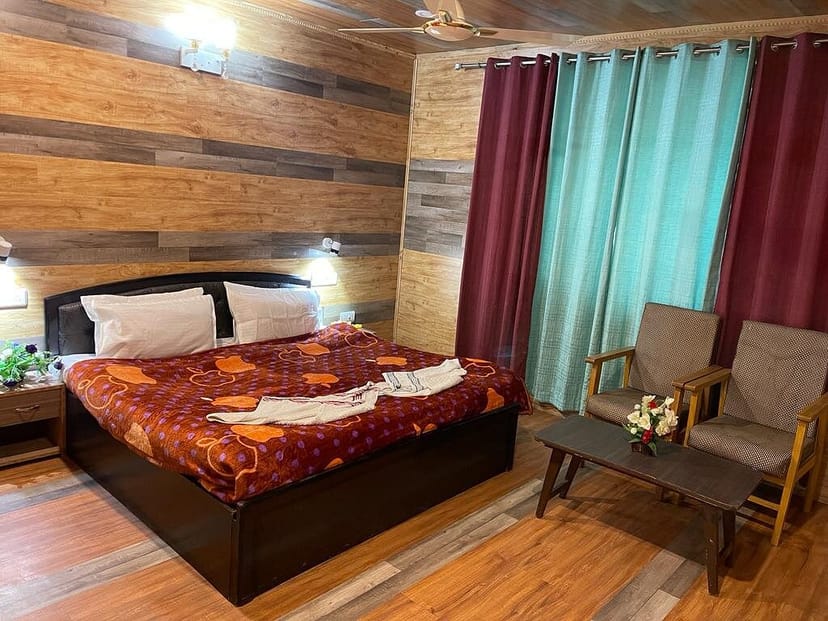 Classic Suite in Trident Kashmir Resort, cozy wooden accents, perfect for retreats and networking.