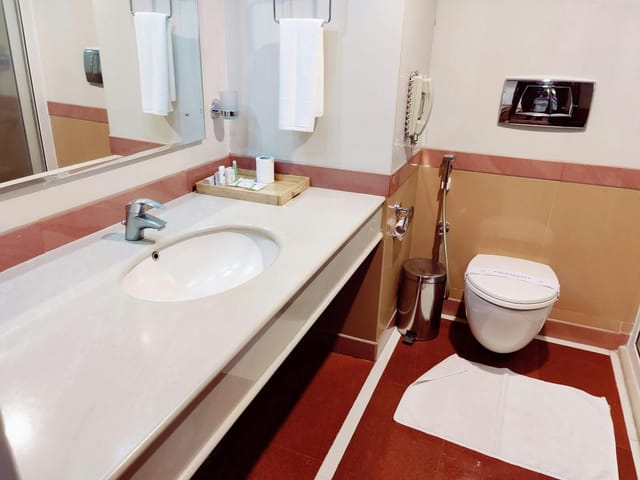 Modern restroom at Hotel Airlink Castle for events, showcasing cleanliness and hospitality.