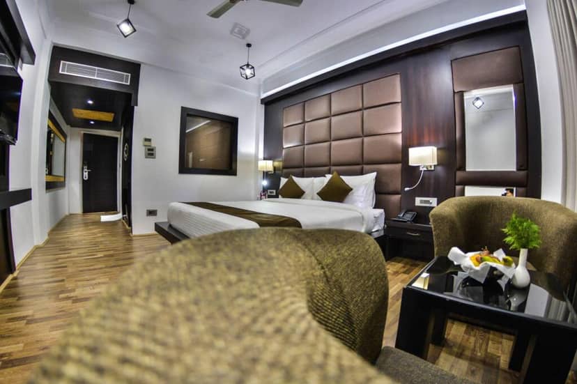 Modern meeting room in Heritage Luxury Hotel, featuring stylish decor for events and conferences.