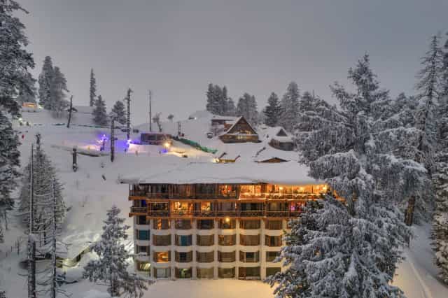 Kudrati Hayat at Royal Castle: winter retreat for corporate events and team-building.
