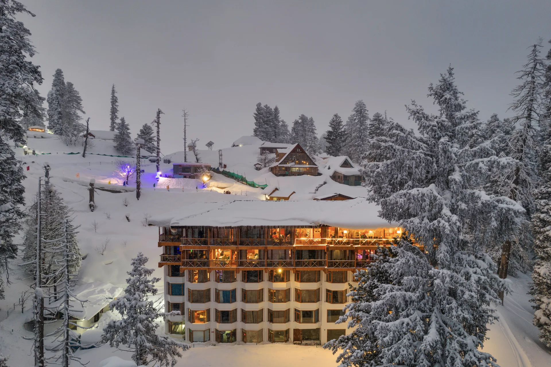 Kudrati Hayat – Hotel Royal Castle ...