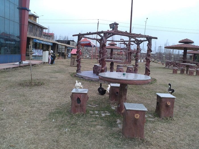 Outdoor restaurant venue with rustic seating, ideal for nature-themed events and gatherings.