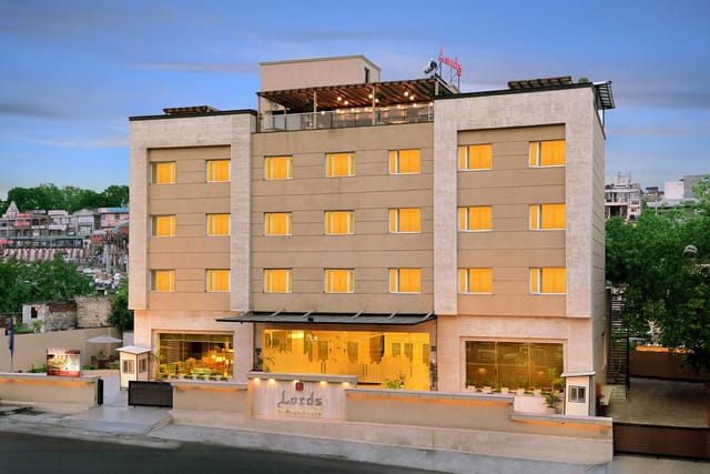 Modern hotel façade at OYO Hotel City Heart, perfect for corporate events and meetings.