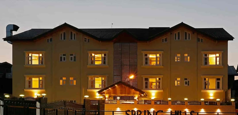 OYO Hotel Spring Hills: inviting venue for corporate events with warm, professional atmosphere.