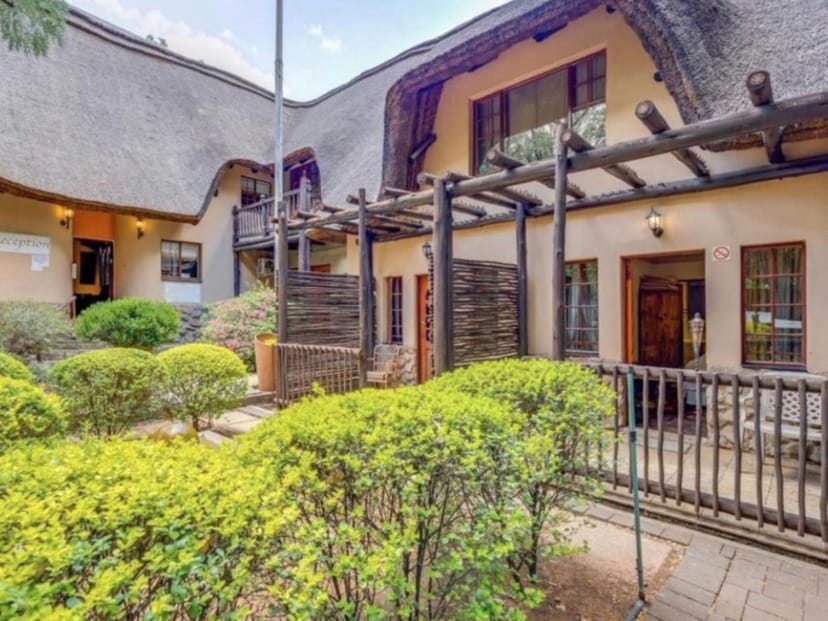 Charming Thatch Chapel venue with rustic features, perfect for intimate gatherings and conferences.