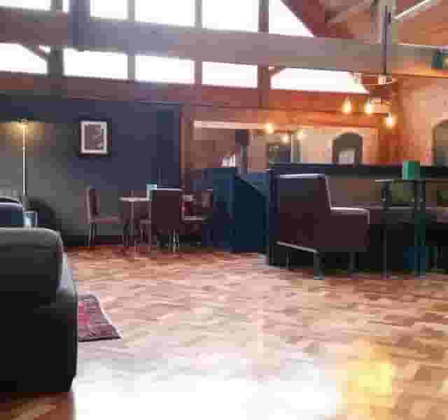 Main-level bar