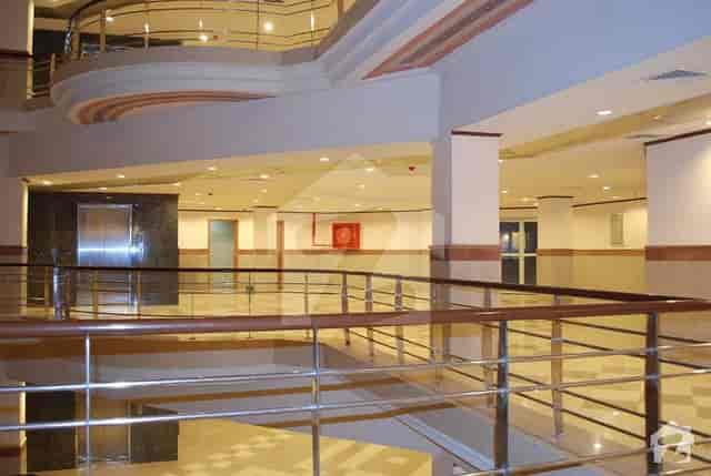 Spacious commercial office in Shaheen Complex, Lahore, perfect for meetings and events.