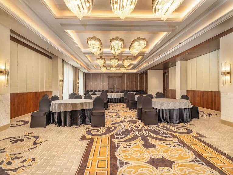 Elegant banquet hall in Radisson Hotel, perfect for corporate events and conferences.