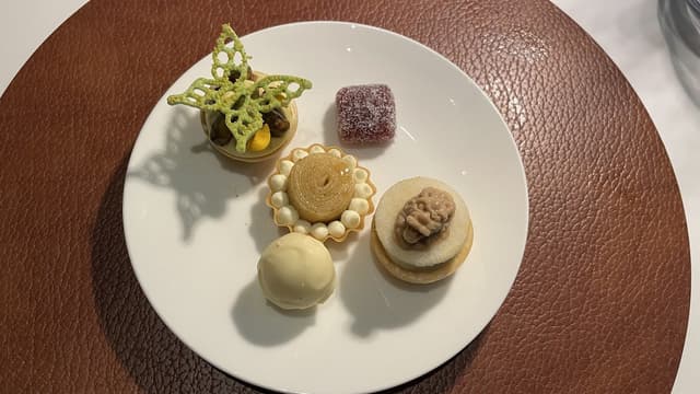 Main Tower Restaurant & Lounge