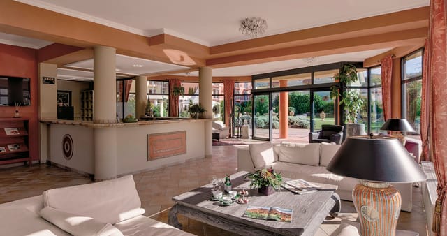 Casa Piazza lobby in Villa Toscana, inviting space for meetings and networking events.