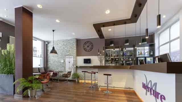 Modern lounge bar in Le Méridien Frankfurt, ideal for meetings and events.