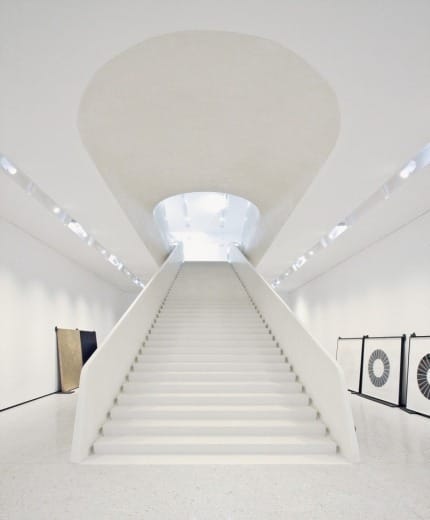 Modern stairway in Städel Museum foyer, ideal for upscale events and presentations.