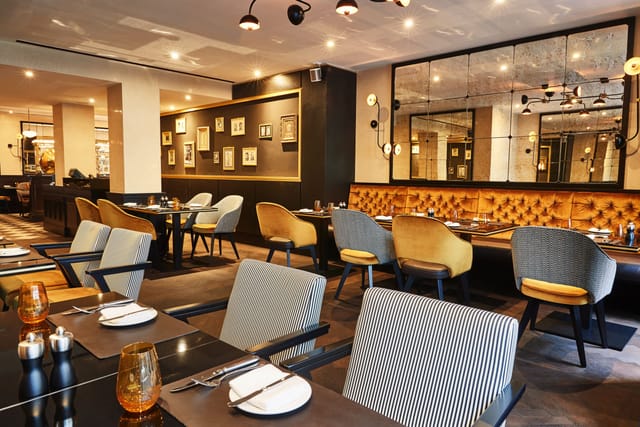 Grüner Salon, a stylish restaurant for intimate events with modern decor and natural light.