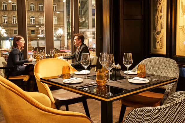 Elegant dining setup at Event Restaurant Frankfurter Hof for intimate meetings and private dinners.
