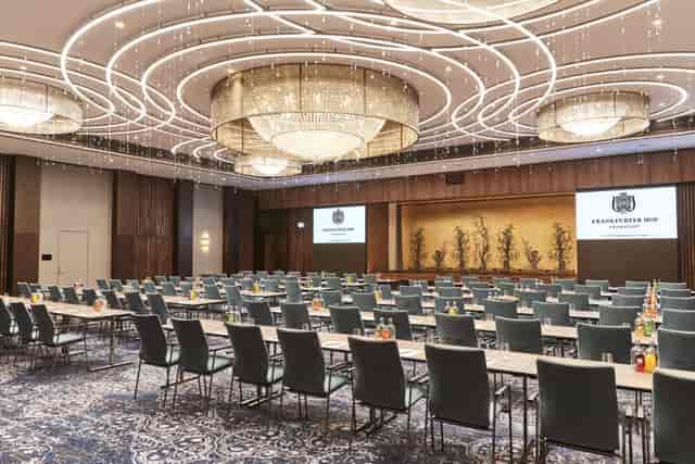 Event Restaurant Frankfurter Hof conference room with elegant chandeliers for corporate events.