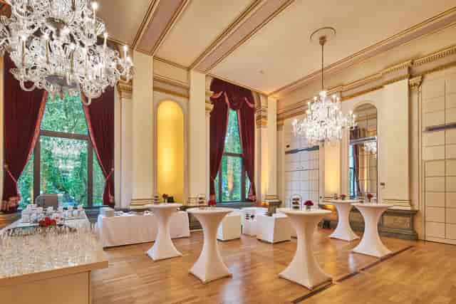 Elegant Salon in Oper Frankfurt with chandeliers, perfect for receptions and networking events.