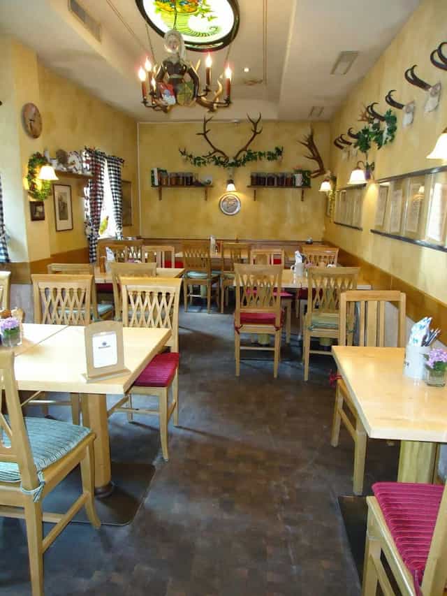 Cozy dining space with wooden furnishings at Paulaner Hotel for intimate events.