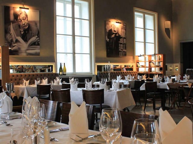 Elegant restaurant setting at Literaturhaus Frankfurt for intimate meetings and events.
