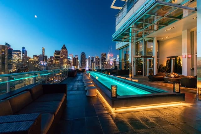 Cocktail Lounge
