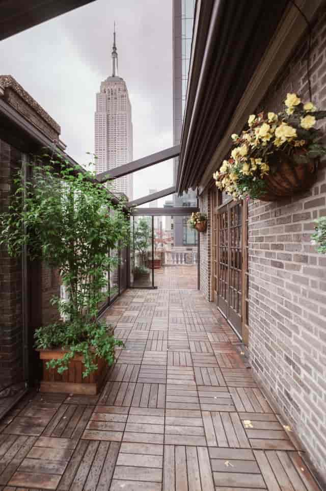 Rooftop Terrace at Midtown Loft: elegant outdoor venue for receptions and gatherings.