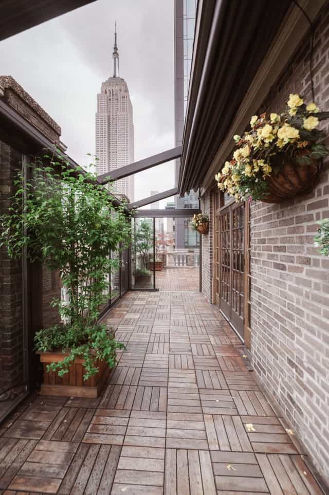 Rooftop Terrace at Midtown Loft: elegant outdoor venue for receptions and gatherings.