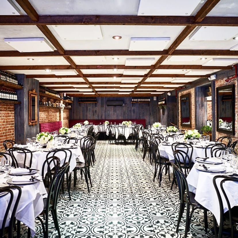 Elegant dining space in Arte Cafe, perfect for banquets and gatherings.