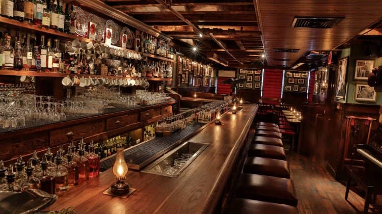 Stylish bar setting at Second Floor Buyout, perfect for networking events and cocktail receptions.