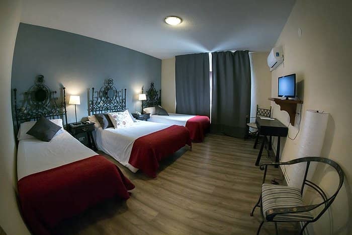 Function room in Venta Magullo with double beds, ideal for business events and meetings.