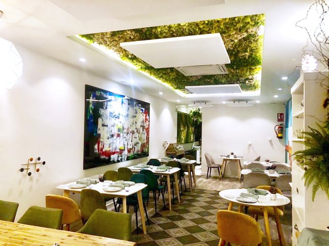 Modern event space with greenery ceiling, perfect for gatherings and meetings in Zalamero.