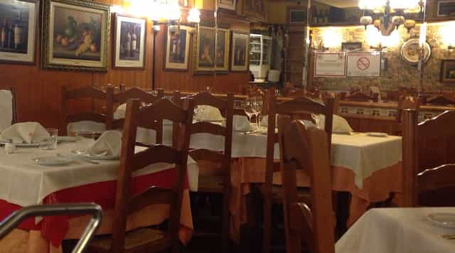 Cozy restaurant with warm lighting, ideal for intimate gatherings and private events.