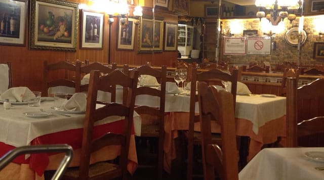 Cozy restaurant with warm lighting, ideal for intimate gatherings and private events.