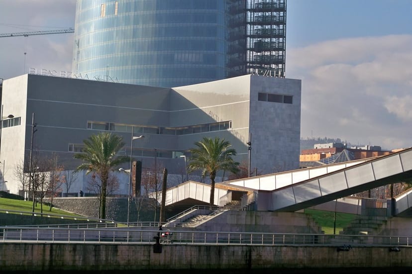 Contemporary auditorium in Bizkaia Aretoa for modern meetings and conferences.
