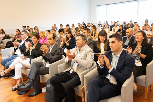 Engaged audience at a modern conference in Bizkaia Aretoa-UPV/EHU, promoting networking.