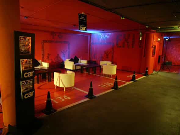 V&L Silver event space in Puerta América Hotel with vibrant red walls, ideal for gatherings.