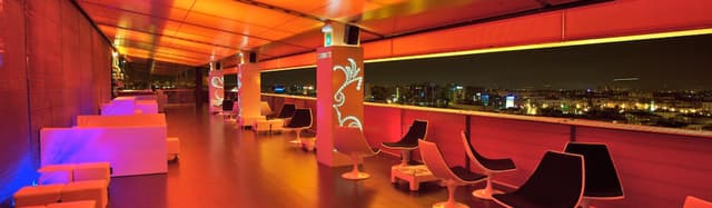 Skynight Lounge